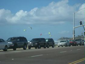 endlich mal Kitesurfer am Strand.JPG