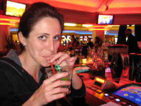 Gin Tonic an der Bar.JPG